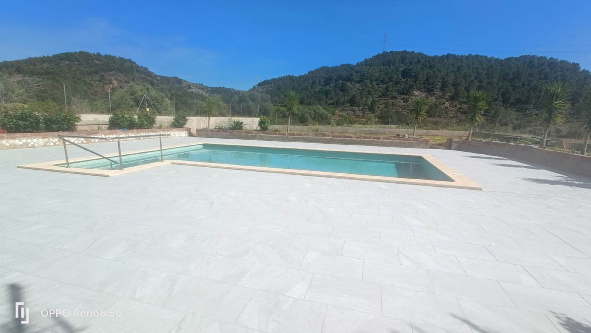 Alicatado de porcelánico en piscina — Gres y porcelánico en Castellón y provincia